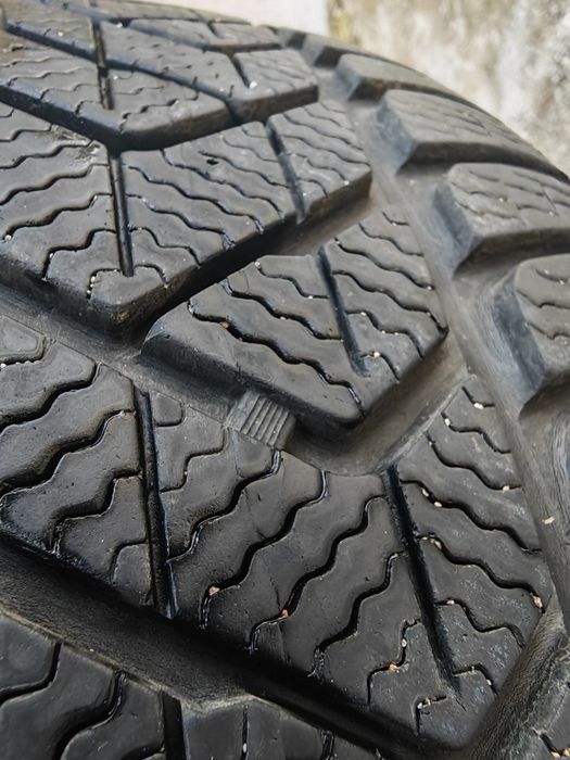 225 50 17 зимни гуми 225/50R17