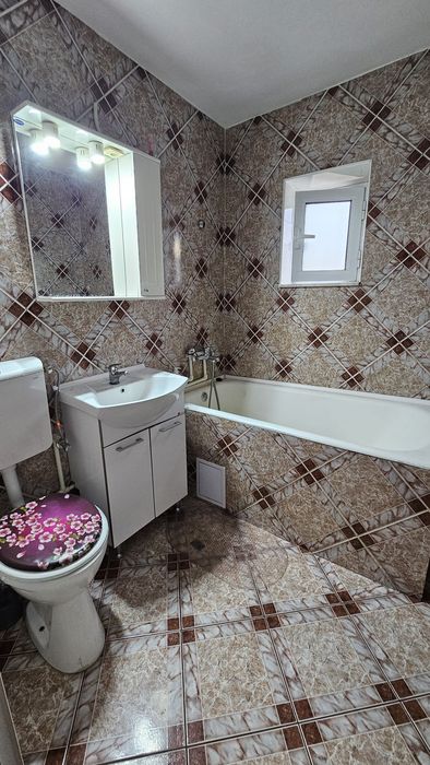 Închiriez apartament 3 camere