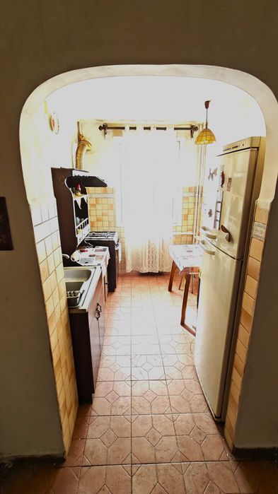 De vânzare apartament 3 camere la preț de 2 camere