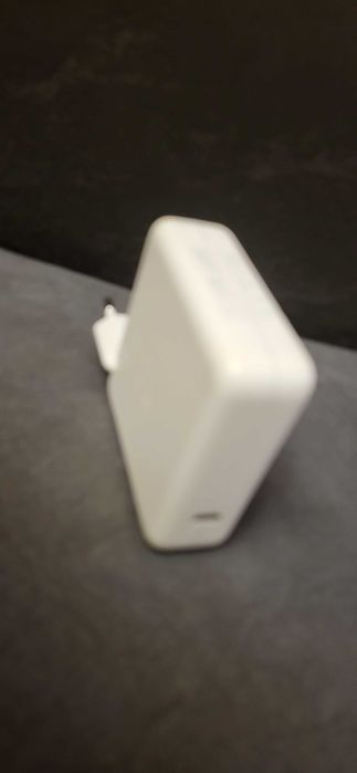 APPLE 87W  Usb C 20.2V-4.3A & 9V-3A & 5.2V-2.4A  fuctional
