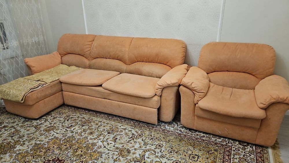 Угловой диван и кресло