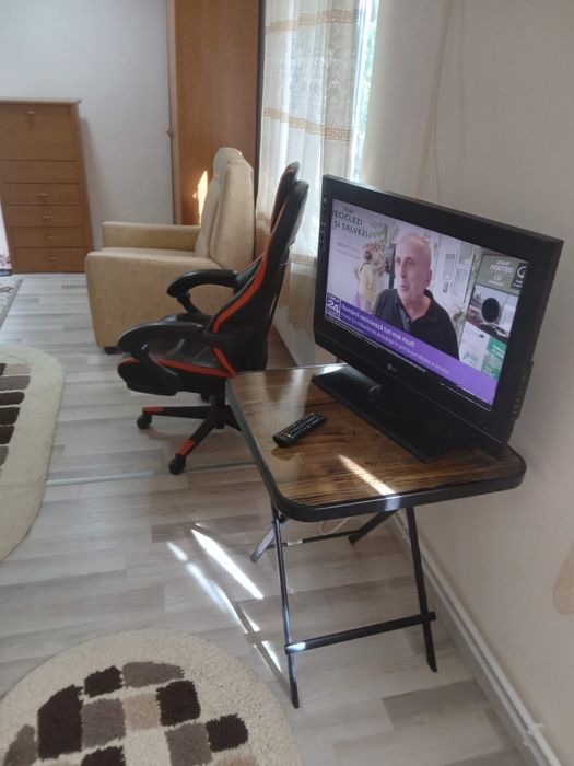 Cameră la curte de închiriat