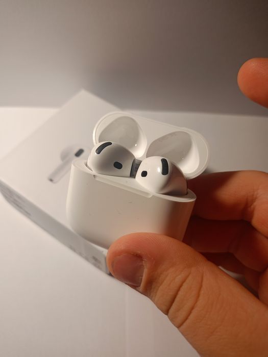Apple. AirPods 4