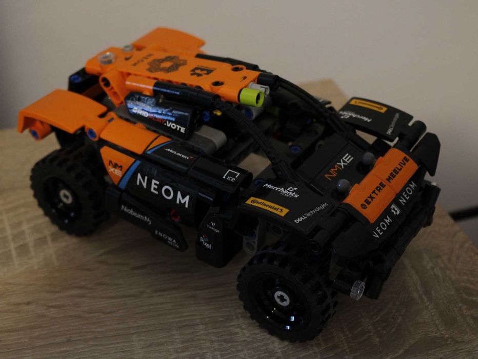 Mașină NEOM McLaren Extreme E 42166, model Technic asamblat