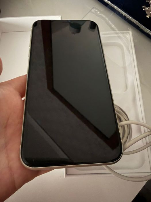 Продам Айфон 11 белый