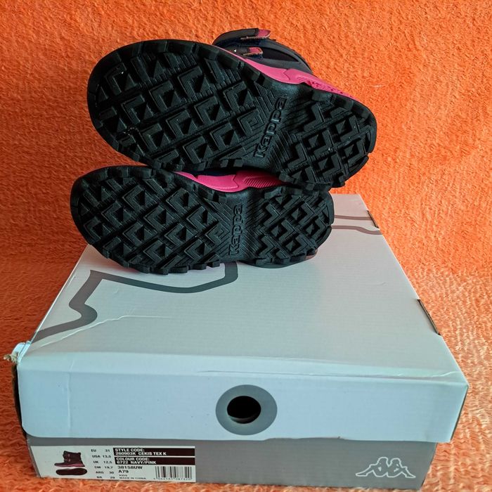 Зимни ботуши за момиче. Апрески KAPPA. Нови