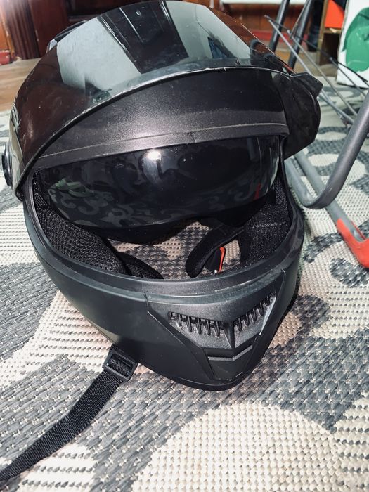 Продам шлем мотоэкипировка