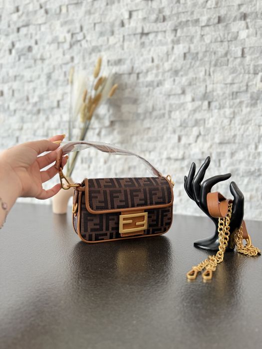 Уникален модел Fendi чанта най висок клас