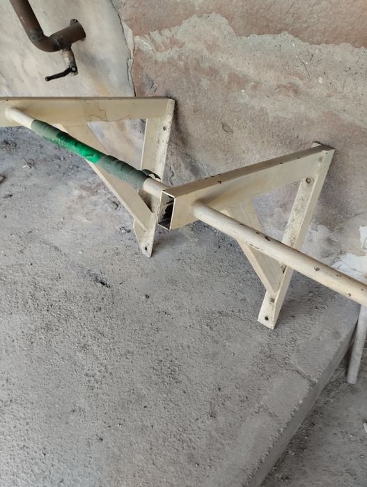 Турник из толстого металла