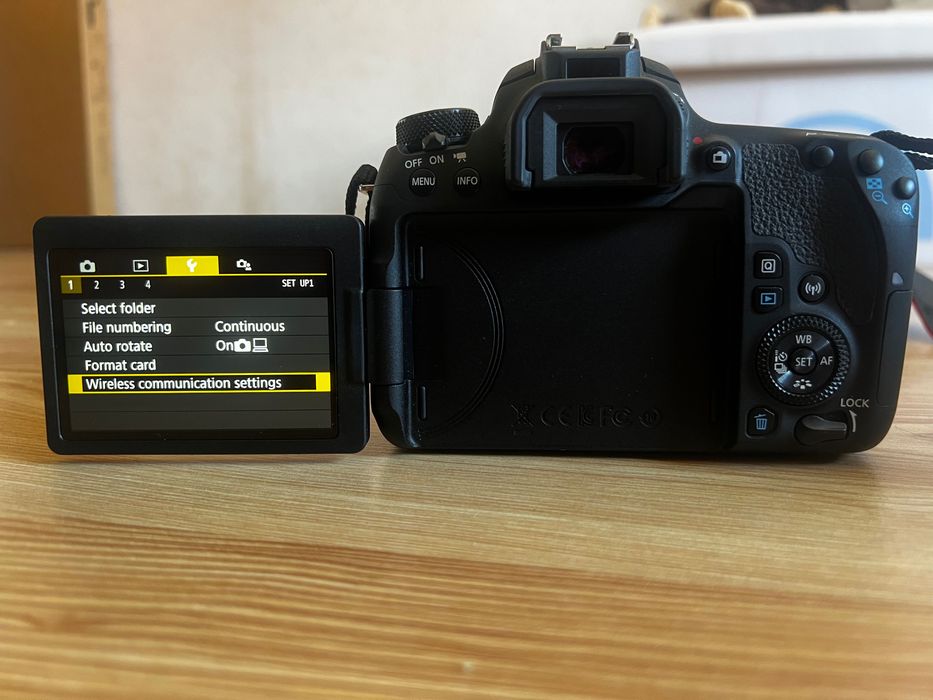 Фотоапарат Canon EOS 77D с обектив 18-55mm | кутия | зарядно | чанта