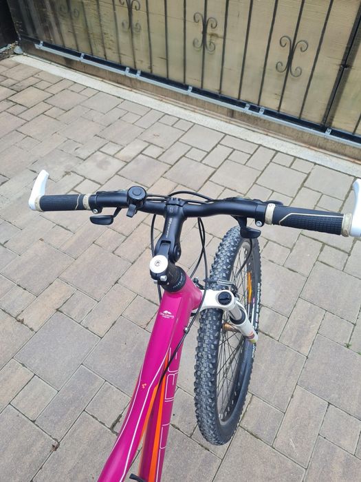 Bicicleta MTB CUBE, de dama.