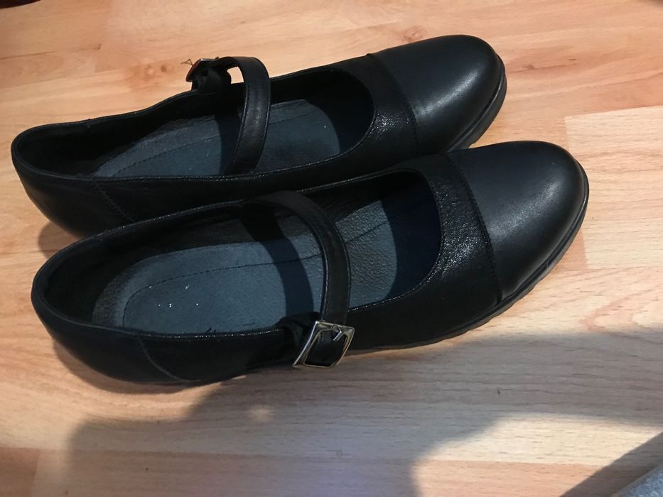 Сандал с дебел, нисък ток за 20 лв.- 40-ти номер.