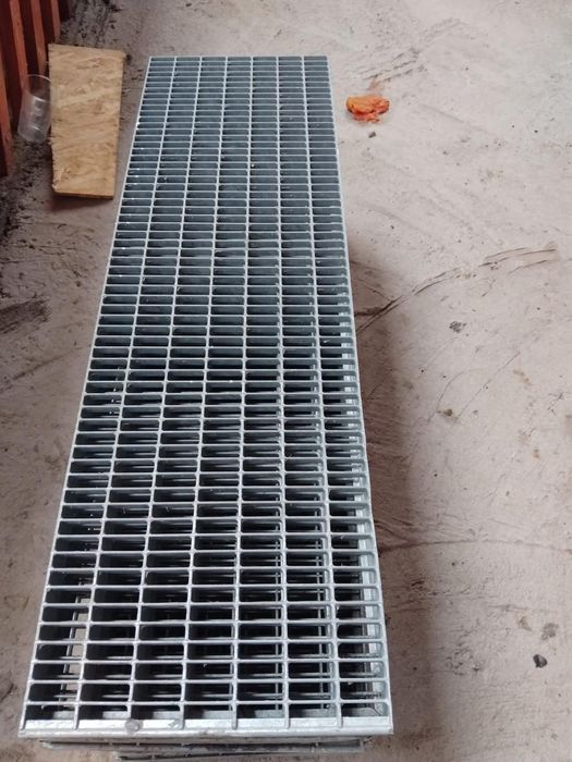 Trepte si gratare zincate