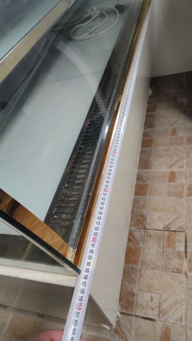 Сладкарска витрина