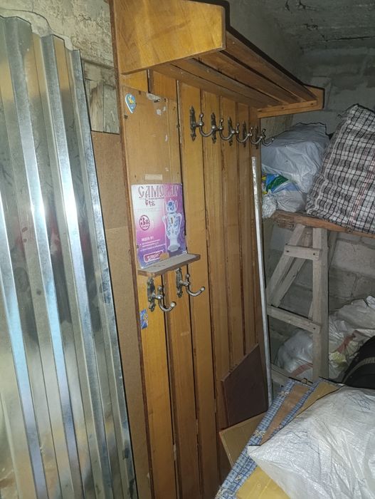 Продается вешалка деревянная