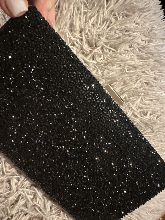 Черна блестяща чантичка