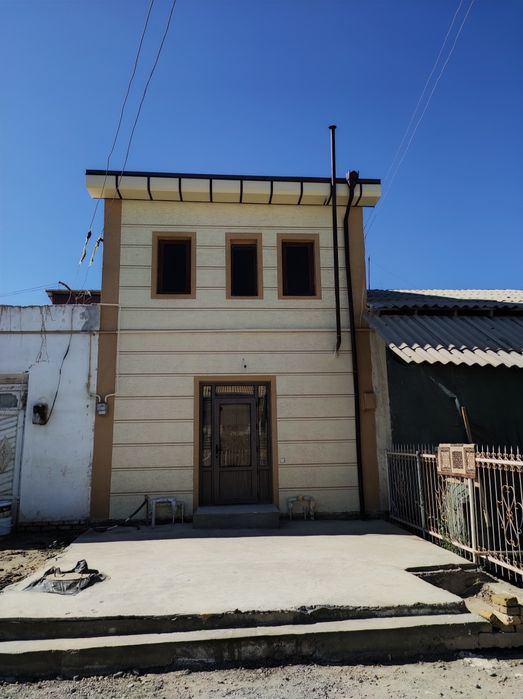 Sputnikda yoʻl boʻyida sotiladi