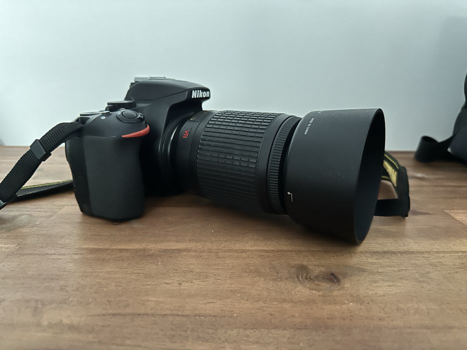 Nikon D3500 cu doua obiective