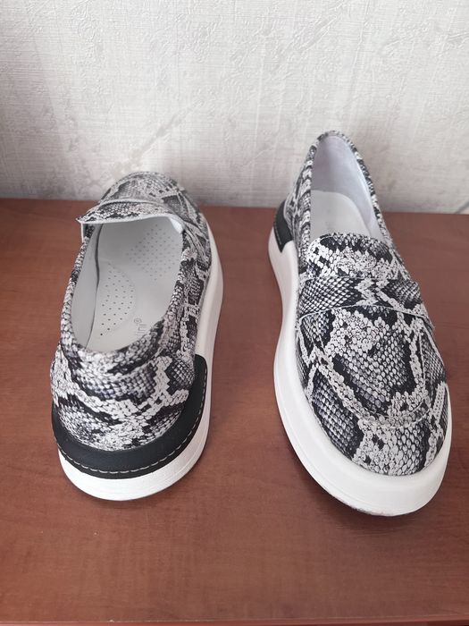 Продам женские лоферы