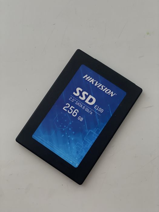 SSD HIKVISION E100 256GB — Отличное состояние, SATA III