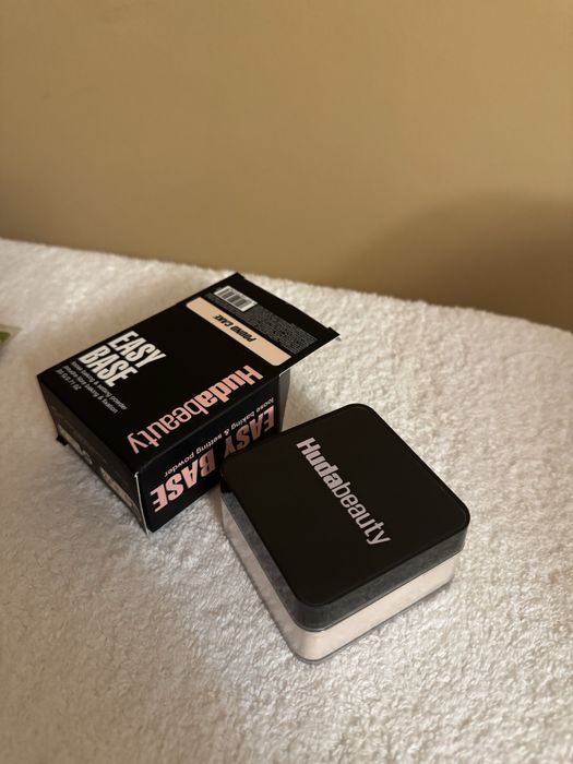 Pudra Huda Beauty