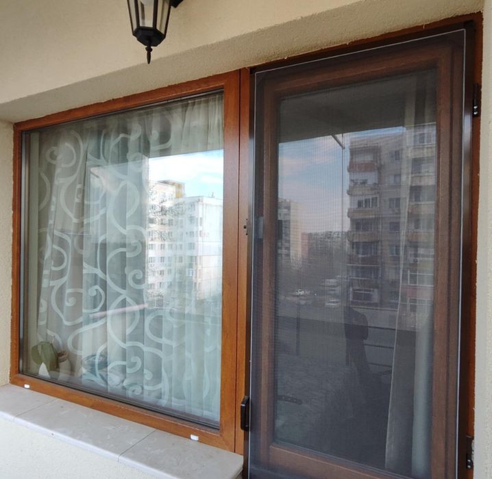 ПВЦ дограма и комарник цвят кафяв