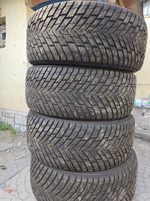 Зимние шины шипованные 285/50/20