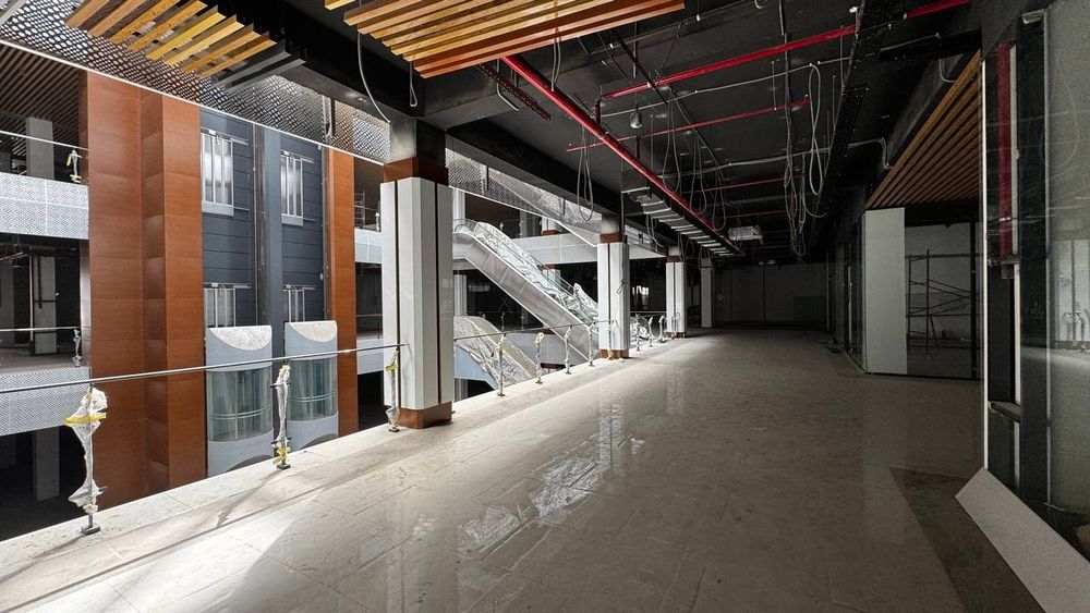 Срочно Продается  Магазин в Торговом Центре    SXF  площадью  60 м2
н