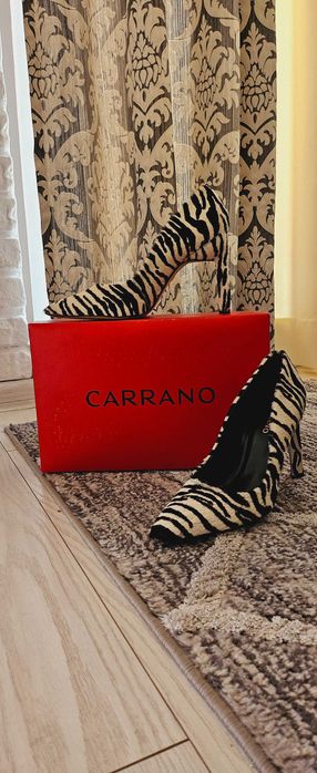 Елегантни обувки CARRANO  с косъм от пони