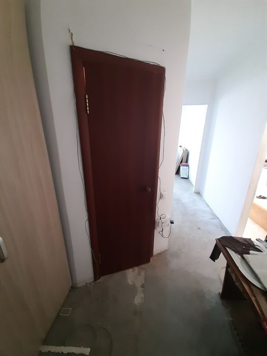 Продам дверь коричневую. 60 см