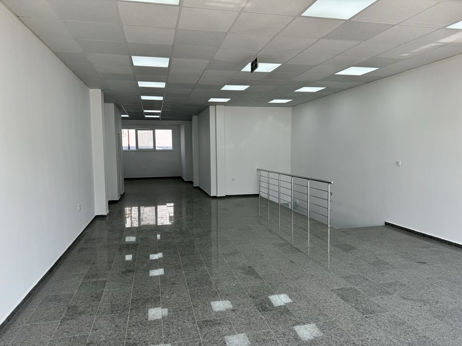 Дава се под наем Магазин в Асеновград - 180 кв.м за 612 € - Снимка #1