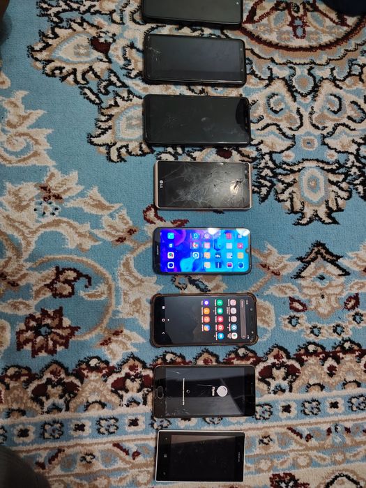 Телефоны из разных моделей