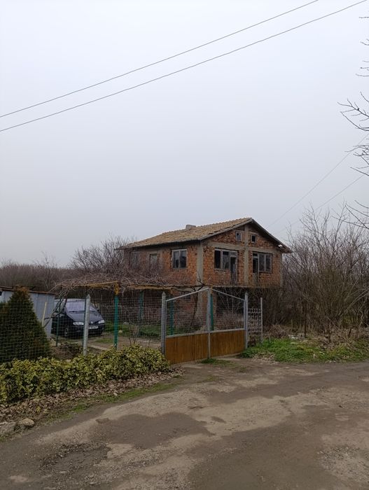 Двуетажна къща село Стожер с двор