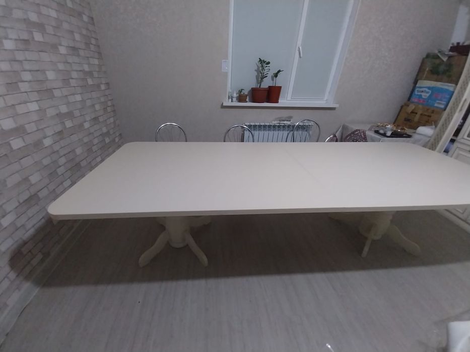 Продаёться стол для гостиницы