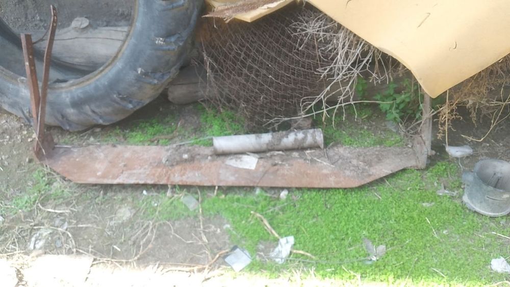 Traktor MTZ 80 sotiladi.