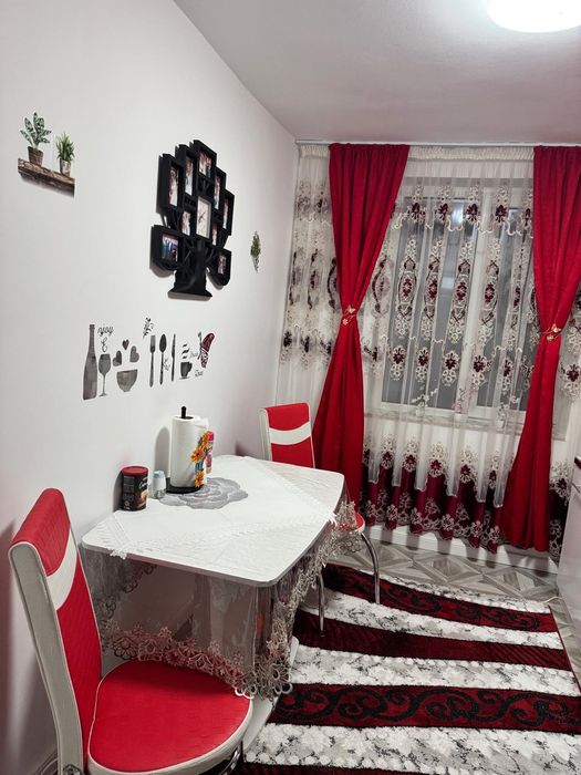 Vând apartament decomandat cu 3 camere cu suprafața utilă de 56,59 m.p și balcon de 3,42 m.p