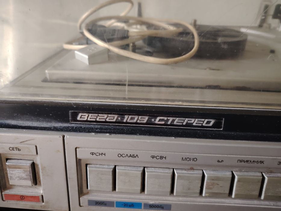 Проигрыватель виниловых пластинок Вега 109 Стерео.