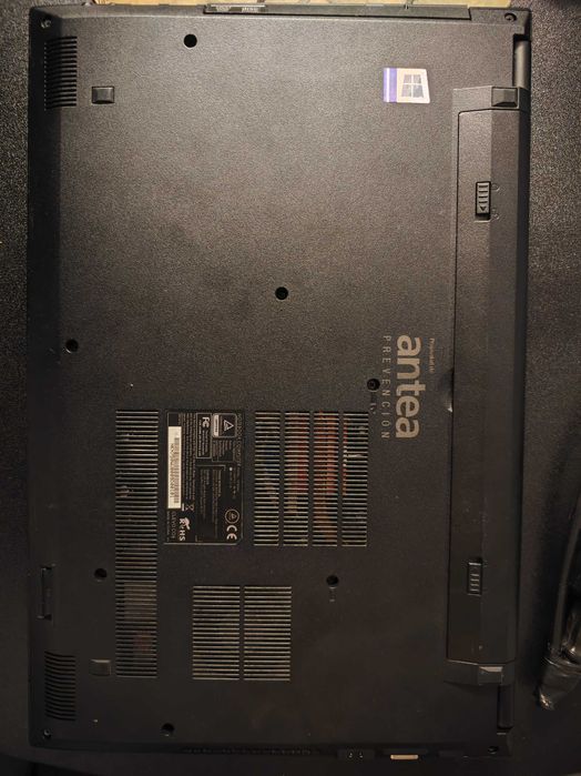 Лаптоп 15.6" Full HD | i3-8130U | 2x8GB Ripjaws | 240GB SSD | Clevo