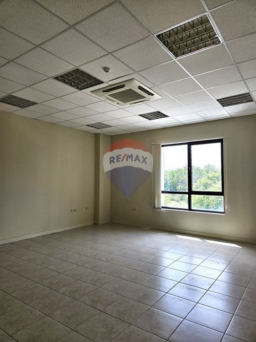 Дава се под наем Офис в Варна, Младост 1 - 50 кв.м за 400 € - Снимка #2