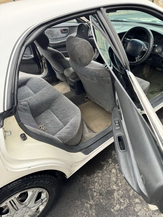 продается toyota carina ed