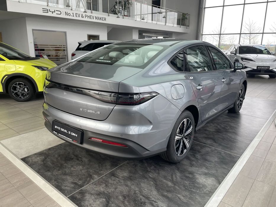 Byd Seal 5 BYD Seal-5 DM-i Plug-in Hybrid 212 CP