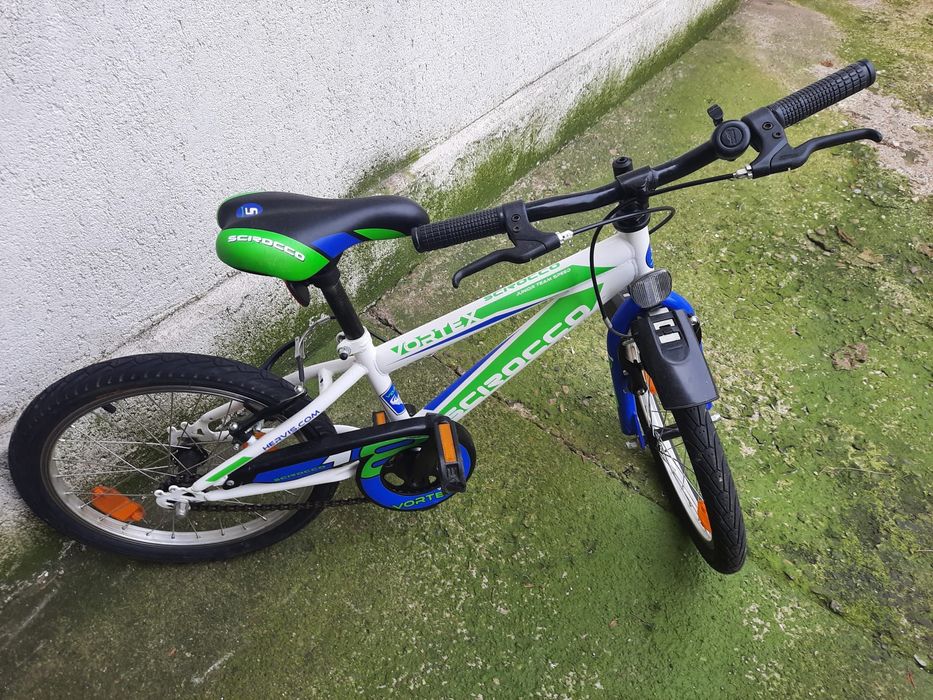 Vindem bicicleta copii și casca protectie