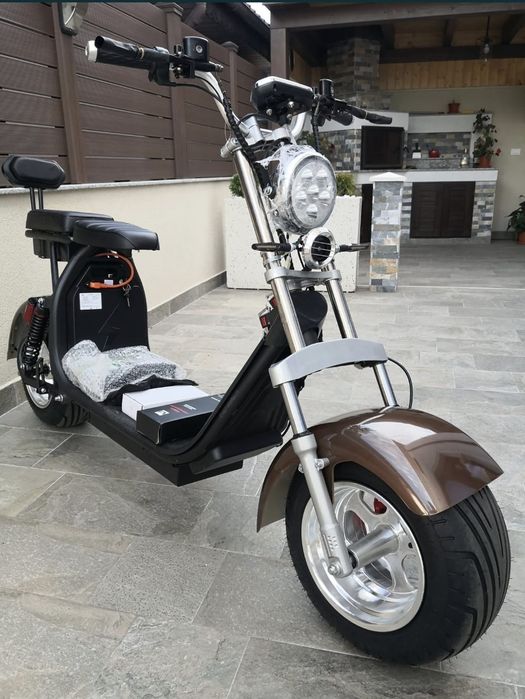 Scuter electric nou cu amortizoare și furca dubla
