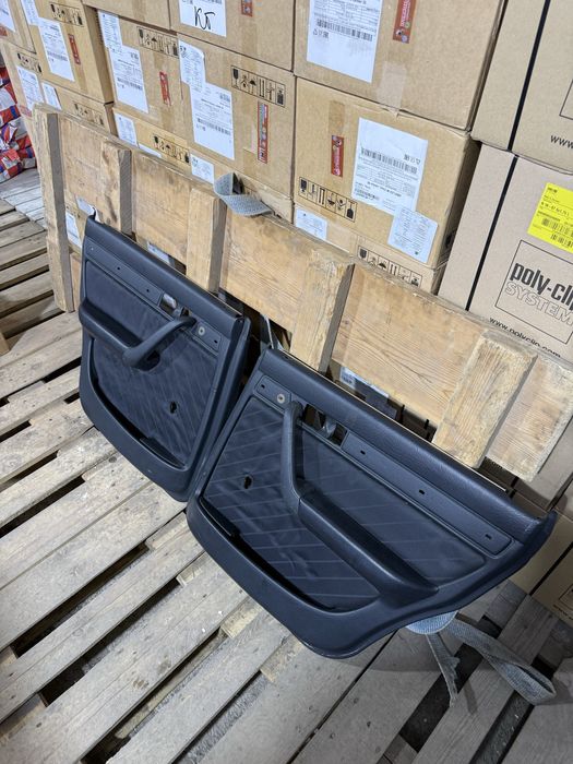 Обшивки дверные Audi 100