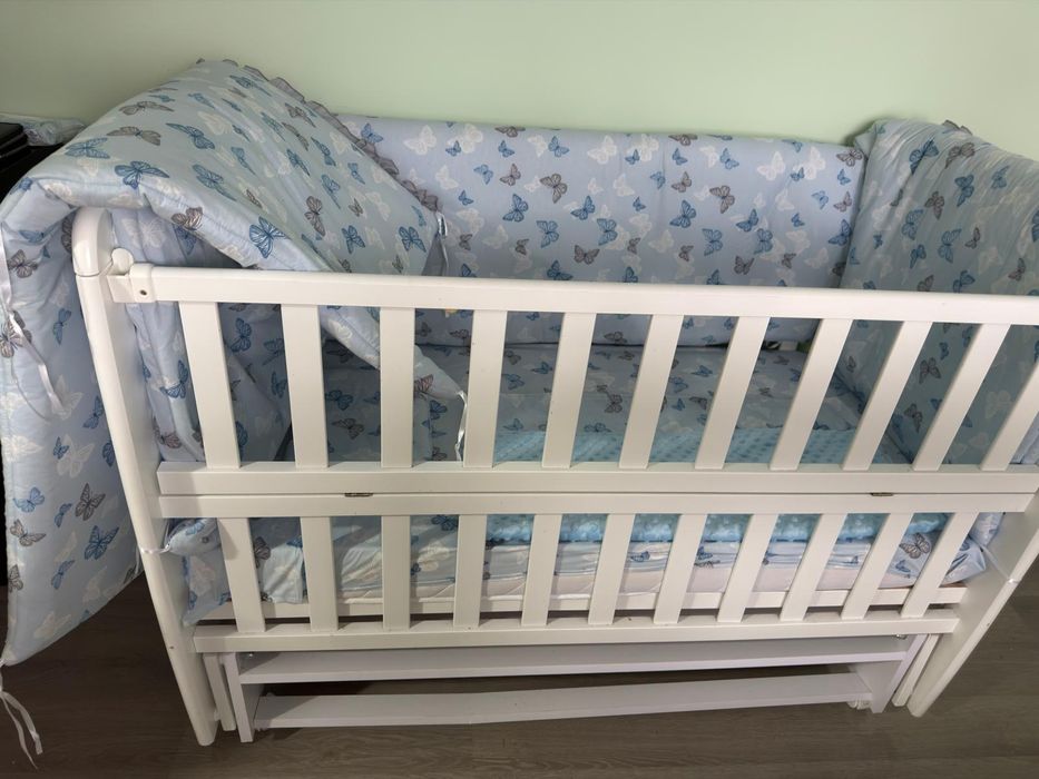 Patut bebelus din lemn alb, complet echipat