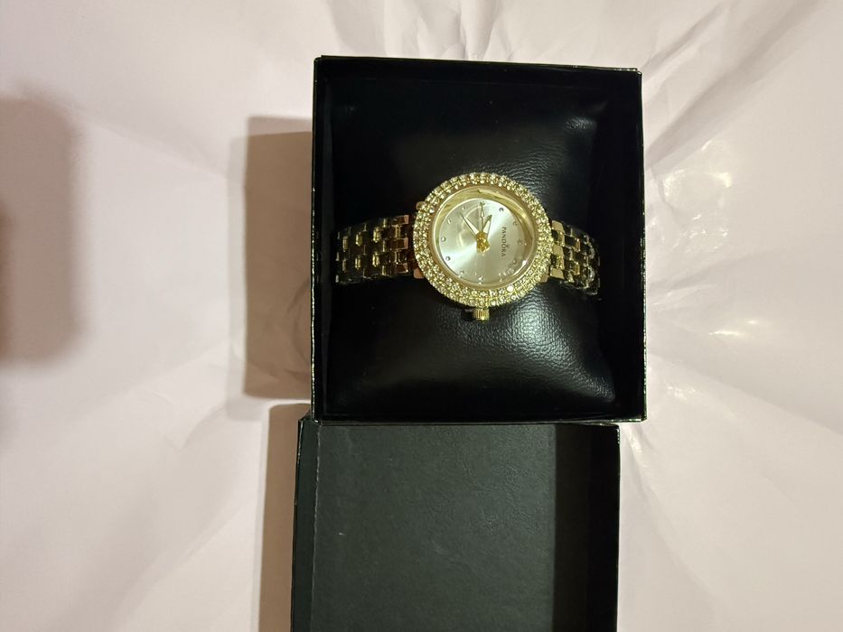 Очень красивые часы пандора