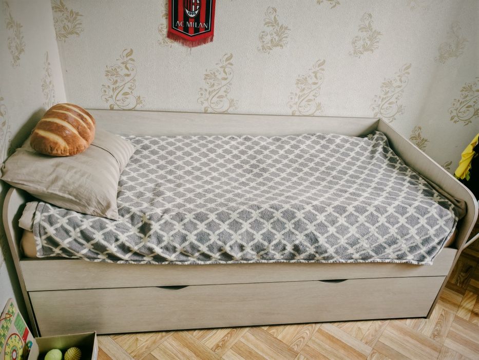 Продаётся кровать детская