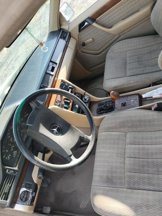 Срочно продам мерс 124