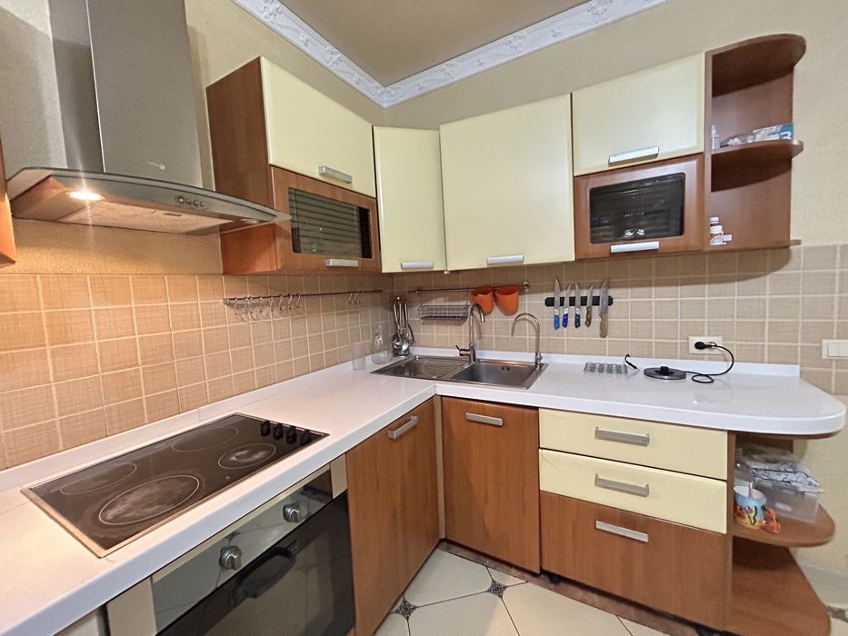 Продается кухонный гарнитур с техникой