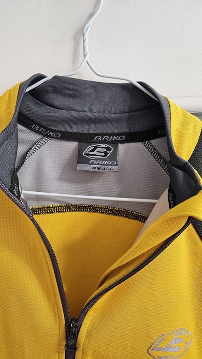 Вело-полар размер S.
Запазен в отлично състояние